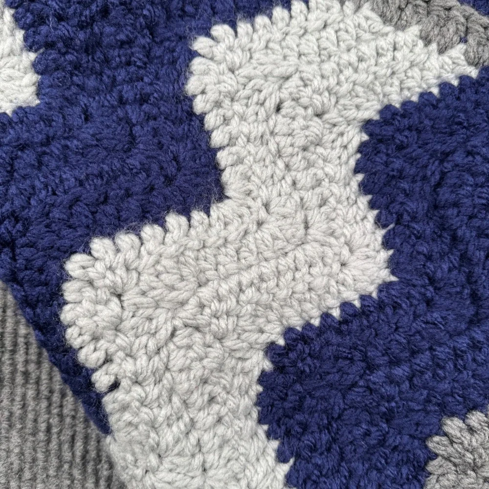 Handmade Crochet Baby Blanket Navy Chevron Ripple Scalloped Edge‎ 36x32 WP830